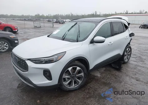 2025 Ford Escape Platinum z USA, uszkodzony, nr VIN 1FMCU0JZ4SUA18510